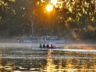 A 36km leisurely row upstream from the Renmark Wharf to the Woolshed Brewery. The event is open to all rowing boat classes.