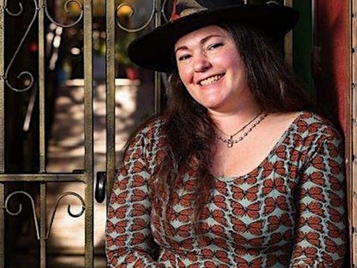 Don't miss Amelia Hogan and her band the Flight Crew at Knox. It will be an evening to remember! 