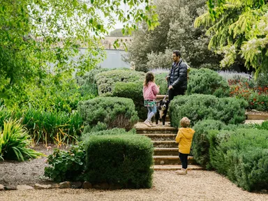 Experience the grandeur and glamour of times gone by in the extensive gardens and historic buildings that make Anlaby one of the jewels of Australian