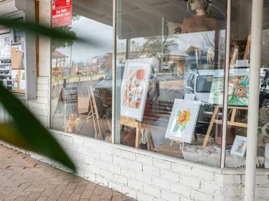 August is Art month in Loxton. Over 20 local businesses become a progressive gallery along the ‘August Art Trail’ from 1st to 31st August.