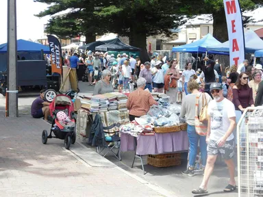 Visit the seaside town of Beachport and wander along Railway Terrace to enjoy the variety of stalls. Lions Club Donuts are a must.