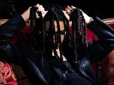 Hip-hop artist CHE plays the Novo....