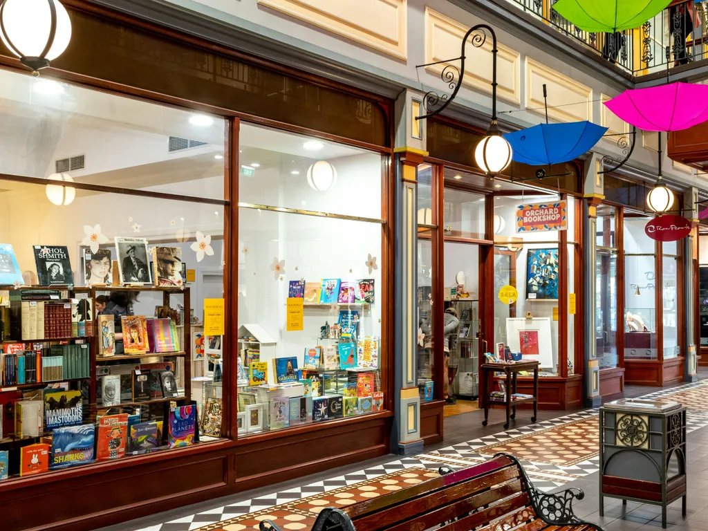 Chihuly Books In Adelaide Arcade 2024 1