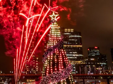 This Christmas watch the Sydney sky above Darling Harbour come&nbsp;to life&nbsp;from anywhere along...