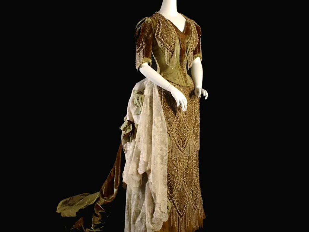 Dress, Dreams, and Desire: Fashion and Psychoanalysis 2025 1