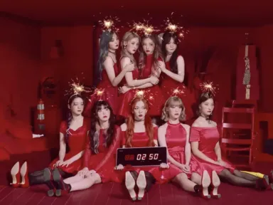Girl group fromis 9 play the Orpheum....