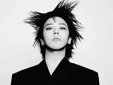 South Korean hip-hop artist -Dragon plays Crypto....