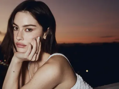 Singer-songwriter Gracie Abrams takes The Secret Of Us Deluxe Tour...