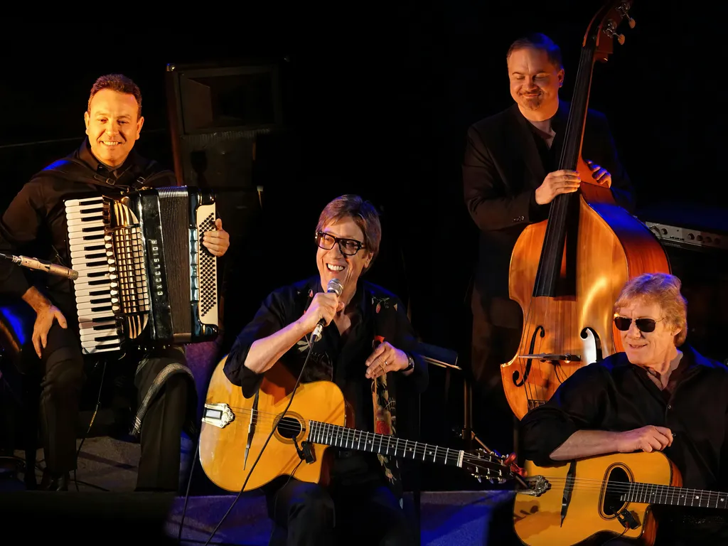 Hank Marvin Gypsy Jazz - Goolwa Centenary Hall 2024 1