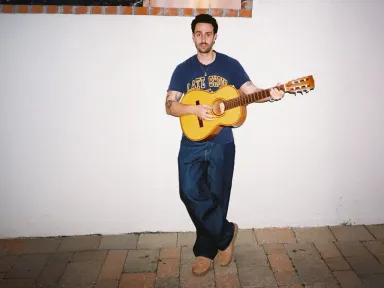 Toronto-based Jesse Gold plays the Moroccan Lounge....