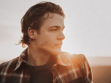 Singer/songwriter Max McNown creates the kind of songs that soundtrack...