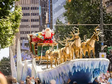 The National Pharmacies Christmas Pageant is the largest single-day parade in the southern hemisphere, the second biggest in the world (behind the famous Macy’s Thanksgiving).