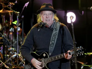 Neil Young and the Chrome Hearts play the Bowl.