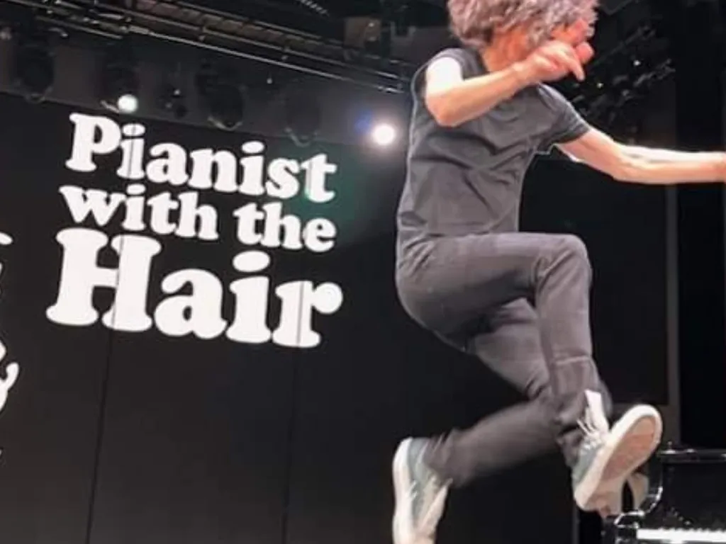 Pianist with the Hair - One Classic Minute 2024 1