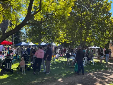 The Renmark Riverfront Markets are the perfect way to kick off your October Long Weekend in Renmark with a fun-filled family day out!