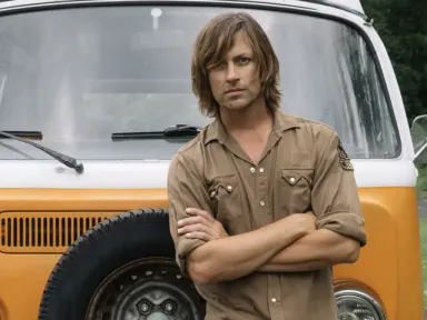 Rhett Miller of Old '97s fame plays Largo....