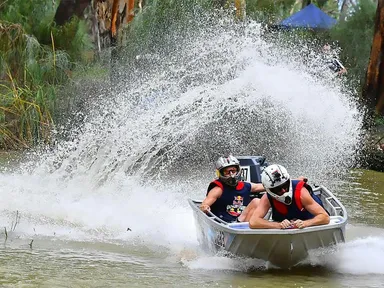 Round of the Riverland Dinghy Club Championship Series , the Enduro is run in the open river and creeks.