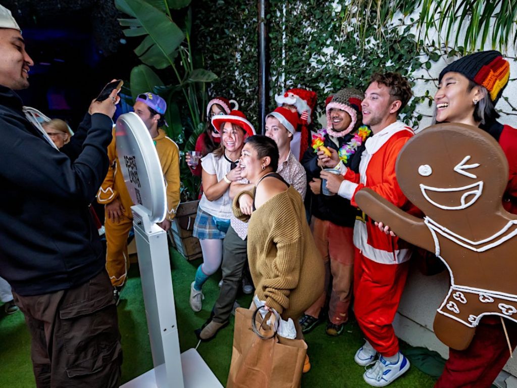 Santa Cruise 2025: LA's Biggest Holiday Group Ride! 1