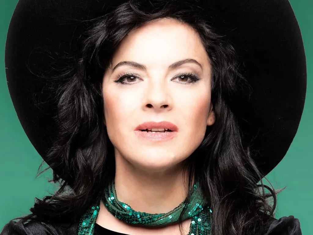 Singular Voices: Camille O'Sullivan 'Loveletter' 2025 1