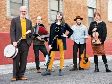 Solas is known for dynamic live performances that have established the ensemble as a cornerstone of their genre.