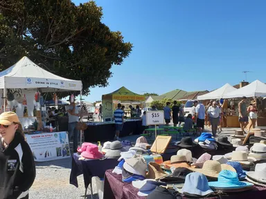 Every year, between October and April, the award-winning Stansbury Seaside Markets takes place along the picturesque foreshore of the cute little coastal town of Stansbury.