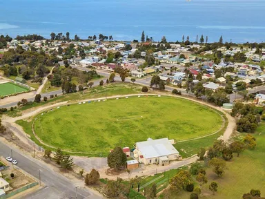 A free community music event at the Stansbury Oval for all to enjoy. Live music, kids activities, food and beverages. What a great way to