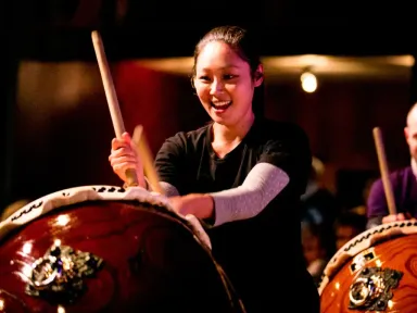 Play the Japanese taiko drums with taiko artist ManMan Mui