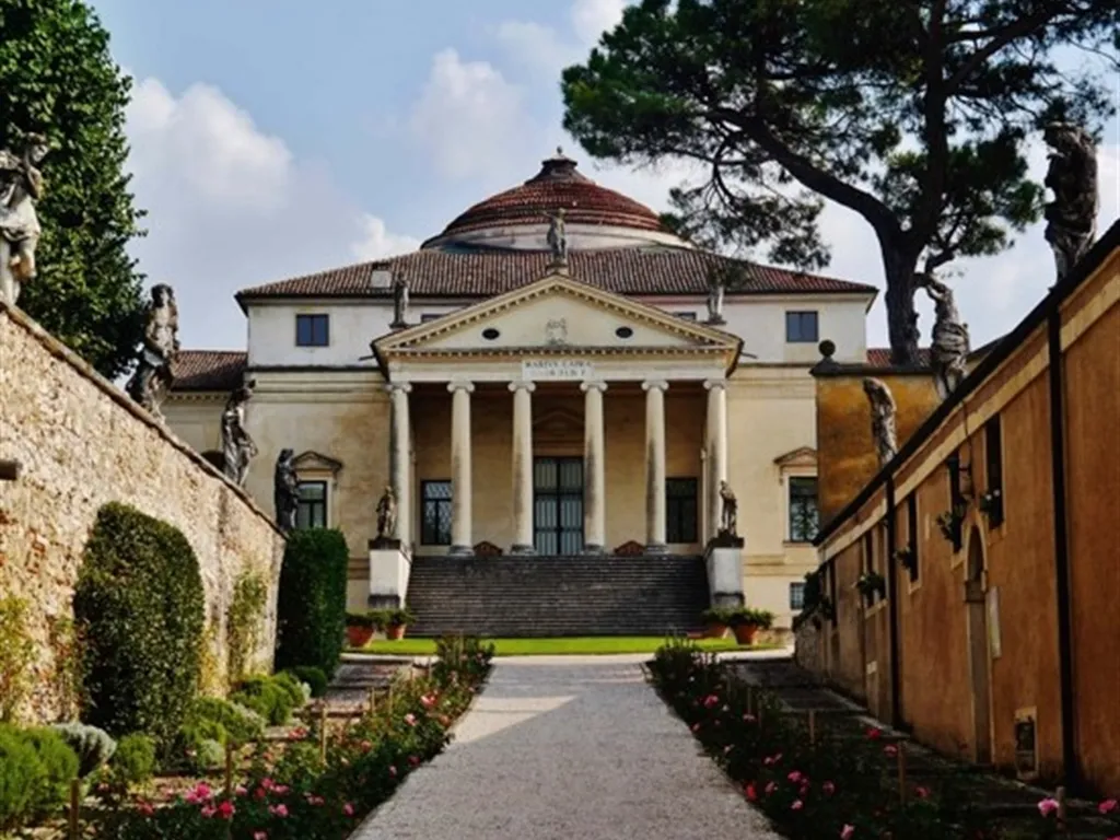 The Perfect House: Andrea Palladio's Venetian Villas 2024 1