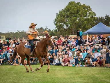 Nationally acclaimed singer songwriter Tom Curtain is again hitting the road, touring his national award winning outback show Katherine Outback Experience.